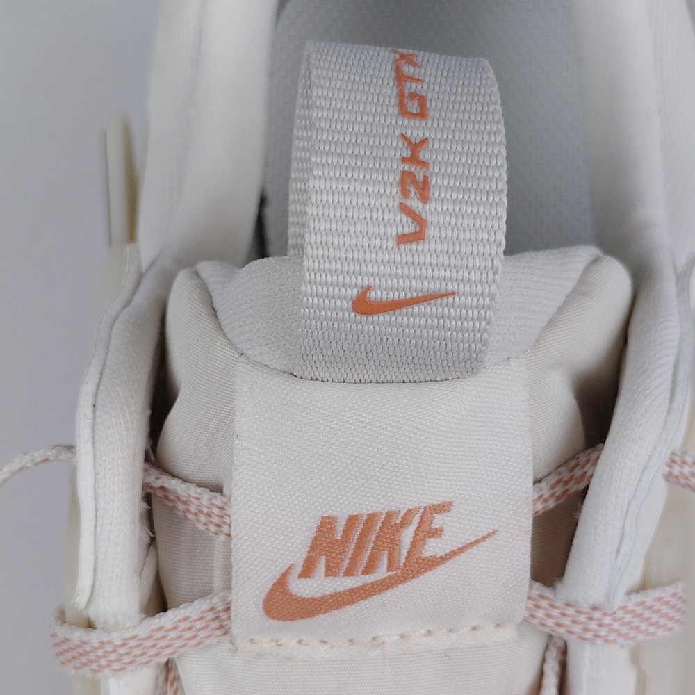 Nike Women's White and Peach Athletic Sneakers - Picture 14 of 16